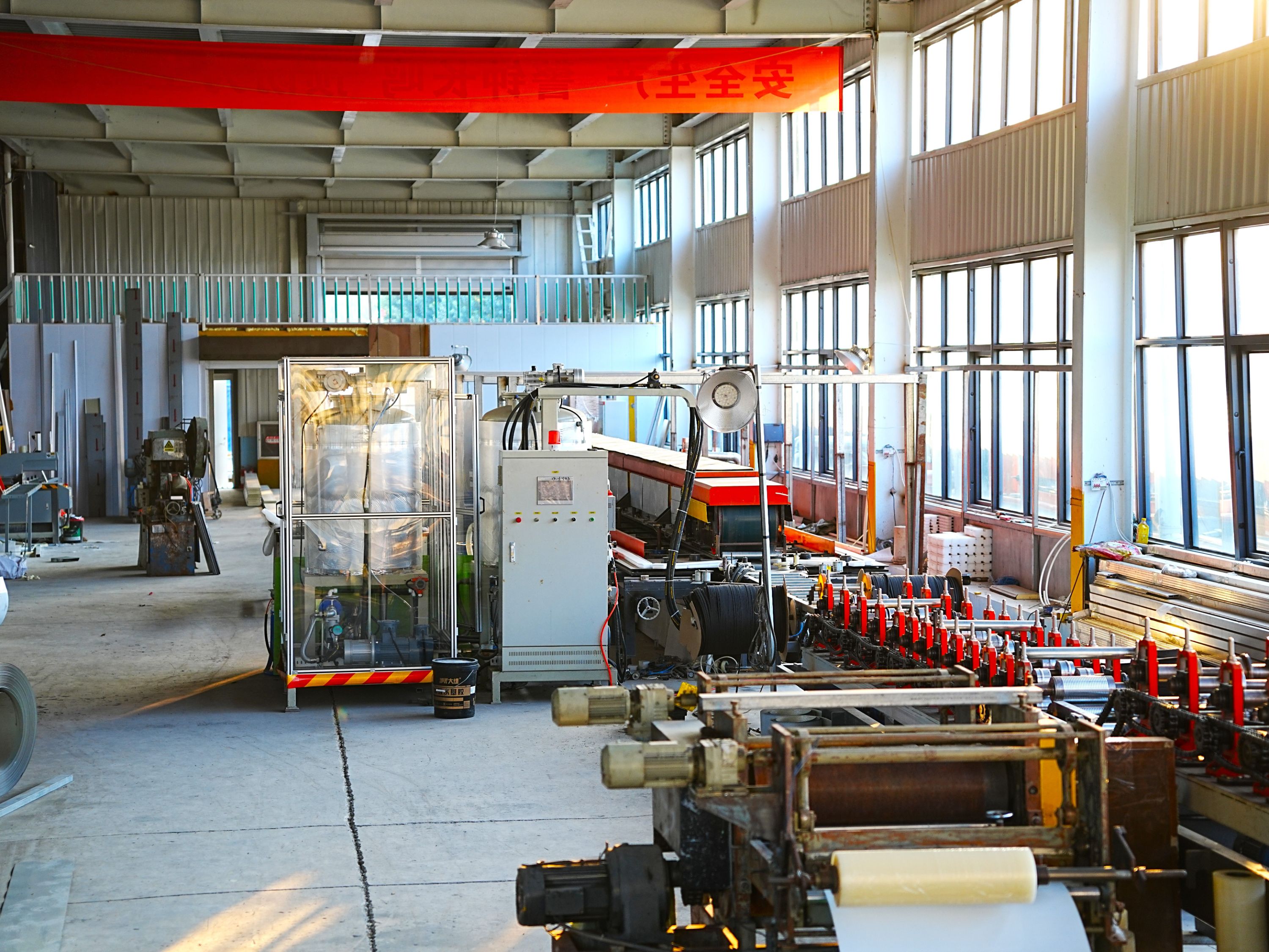 China Stack Door Factory – High-Quality Industrial Doors for Reliable Storage Solutions